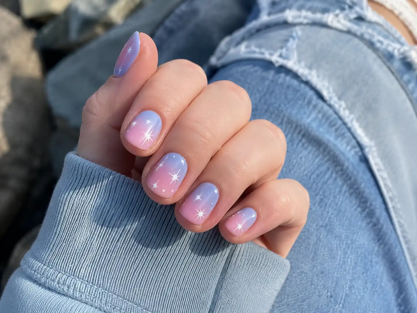 star-gradient-accent-nails